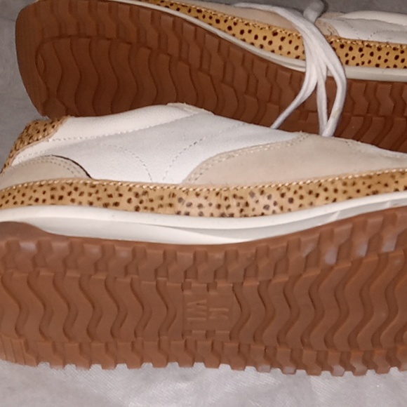 Shoes - Picture 2 of 6